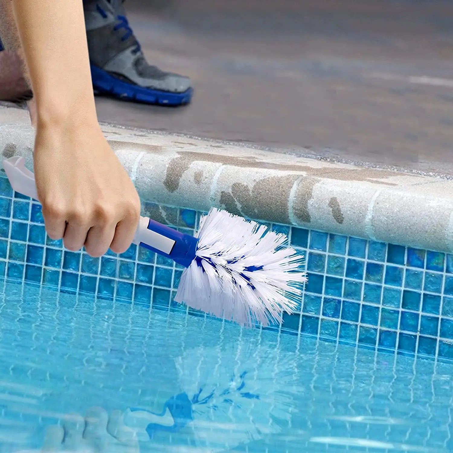 Essential Pool Cleaning Kit
